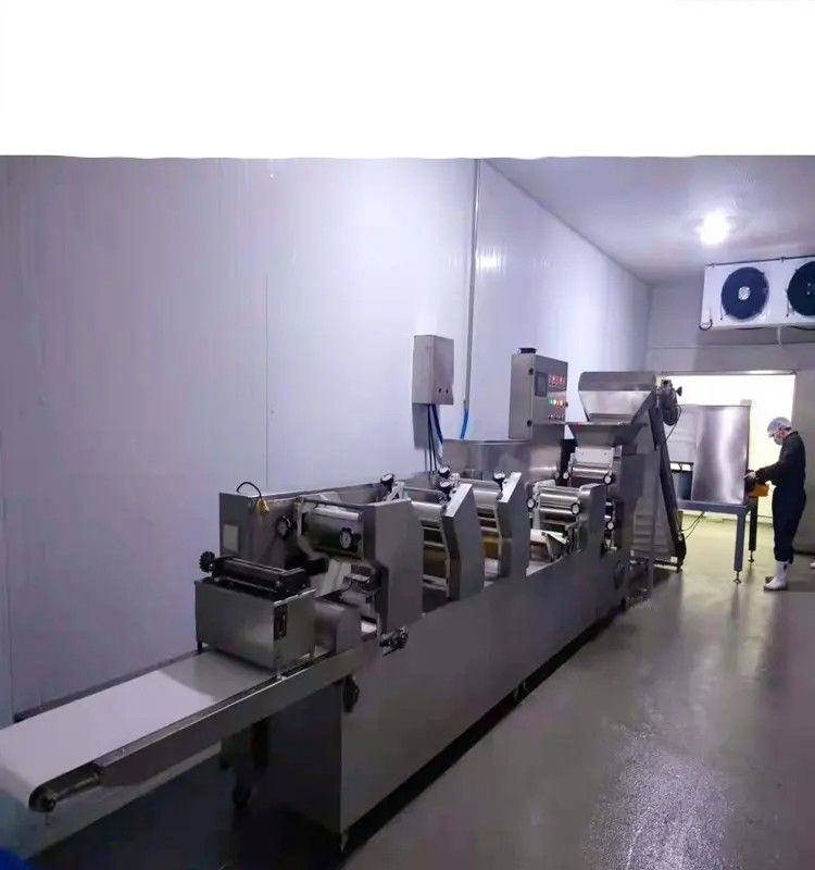 Çok fonksiyonel Noodle Yapma Makinesi 300kg/h Üretim Kapasitesi Motor Çekirdek Bileşenleri