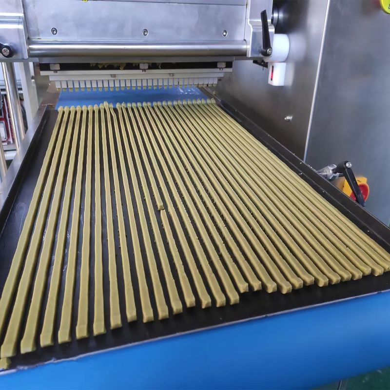 Üreticiler 304 Otomatik Kurabiye Makinesi Tel Kesme Kurabiye Makinesi Atıştırmalık Chips Makine ekipmanının doğrudan satışını üretir
