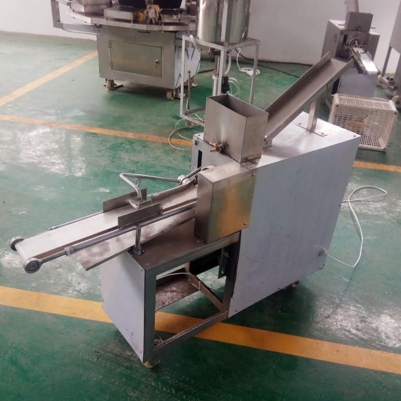 Endüstriyel Otomatik Dönüştürme Churro Atıştırmalık Oluşturma Ekipmanı Yumuşak Pretzel Kızarmış Hamur Dönüştürme Ekstrüder Makinesi
